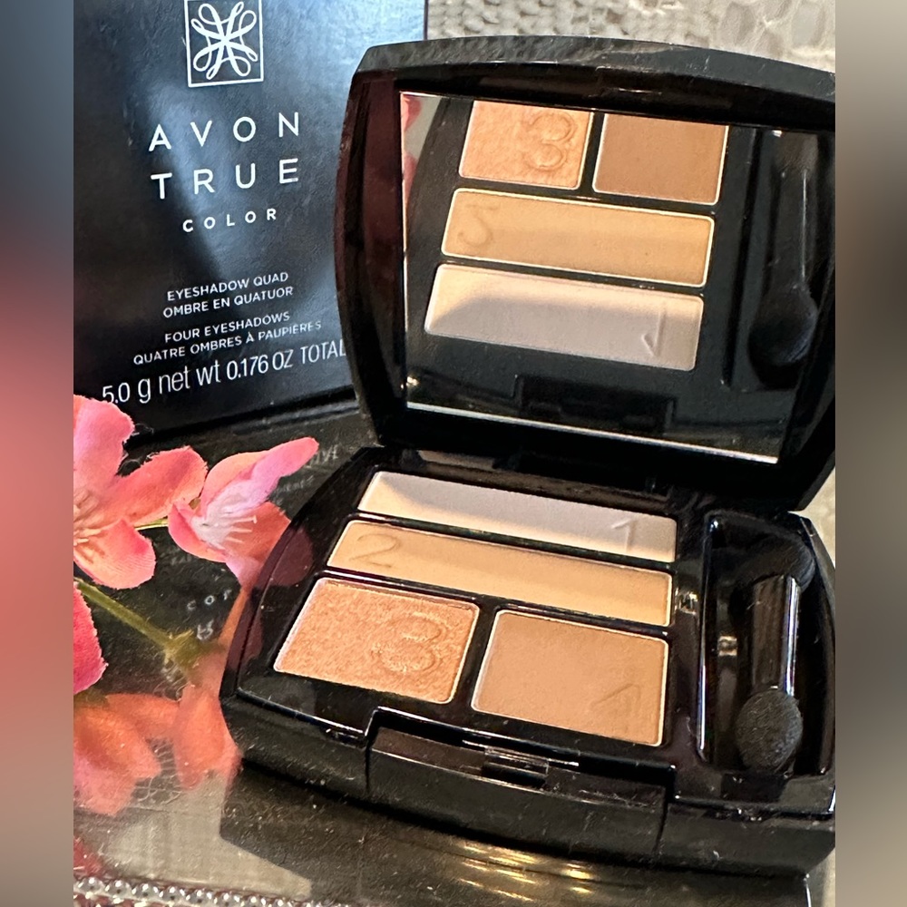 Avon True Color Eyeshadow Quad. NWOT. Neutral colors. In original box